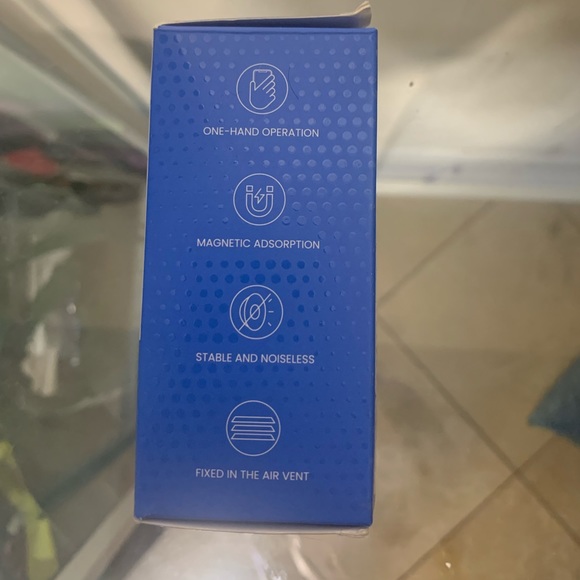 Magnetic Lisen Car Phone Holder - Picture 3 of 5